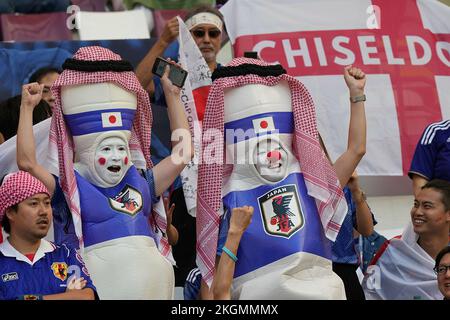 Doha, Qatar, 23 novembre 2022, Khalifa International Stadium, Doha, QAT, Coppa del mondo FIFA 2022, Gruppo e, Germania vs Giappone, nella foto tifosi giapponesi negli stand. Foto Stock