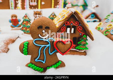 Wroclaw, Wroclaw, Polonia. 23rd Nov 2022. Dal 23 novembre 2022, Kolelkowo di WrocÅ‚aw vi invita in una città di pan di zenzero avvolta di neve e ricoperta di glassa dolce. Questo è il più grande modello ferroviario di pan di zenzero del mondo (Credit Image: © Krzysztof Zatycki/ZUMA Press Wire) Credit: ZUMA Press, Inc./Alamy Live News Foto Stock