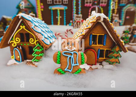 Wroclaw, Wroclaw, Polonia. 23rd Nov 2022. Dal 23 novembre 2022, Kolelkowo di WrocÅ‚aw vi invita in una città di pan di zenzero avvolta di neve e ricoperta di glassa dolce. Questo è il più grande modello ferroviario di pan di zenzero del mondo (Credit Image: © Krzysztof Zatycki/ZUMA Press Wire) Credit: ZUMA Press, Inc./Alamy Live News Foto Stock