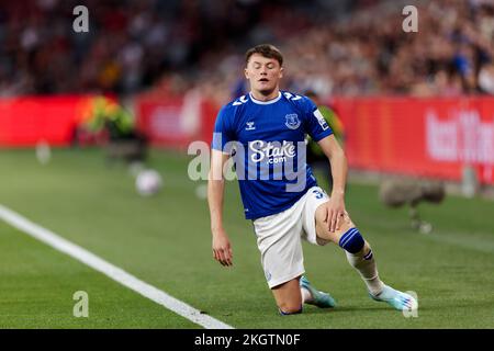 Sydney, Australia. 23rd Nov 2022. SYDNEY, AUSTRALIA - Novembre 23: Nathan Patterson di Everton FC si trova dopo una caduta durante la partita tra Everton e Wanderers al CommBank Stadium il 23 novembre 2022 a Sydney, Australia Credit: IOIO IMAGES/Alamy Live News Foto Stock