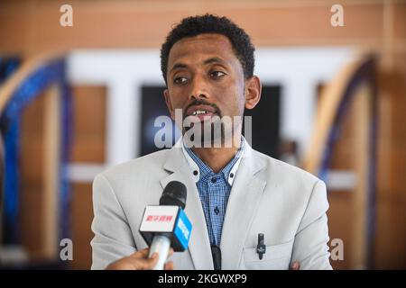 Addis Abeba, Etiopia. 8th Nov 2022. Manaye Ewnetu parla durante un'intervista con Xinhua ad Addis Abeba, Etiopia, il 8 novembre 2022. PER ANDARE CON 'caratteristica: Cina-aiutata museo di scienza vince cuori di scienza-entusiasta etiopi' credito: Michael Tewelde/Xinhua/Alamy Live News Foto Stock