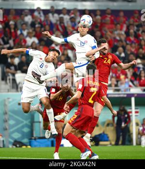 Doha, Qatar. 23rd Nov 2022. Francisco Calvo (Top) del Costa Rica si dirige per la palla durante la partita di Gruppo e tra Spagna e Costa Rica in occasione della Coppa del mondo FIFA 2022 al Thumama Stadium di Doha, Qatar, 23 novembre 2022. Credit: Li GA/Xinhua/Alamy Live News Foto Stock