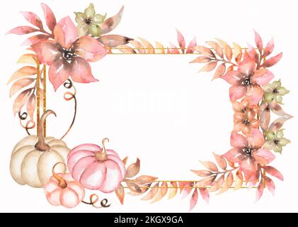 Struttura dorata con composizione floreale acquerello rosa e beige. Fiori da giardino disegnati a mano con zucche rosa e beige. Foto Stock