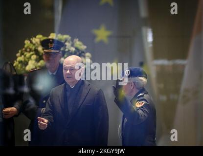 Berlino, Germania. 23rd Nov 2022. Il Cancelliere tedesco OLAF Scholz (r, SPD) attende il presidente di Cipro alla Cancelleria federale. Credit: Kay Nietfeld/dpa/Alamy Live News Foto Stock