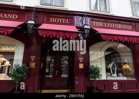 Vienna, Austria - 14 ottobre 2022: Facciata del Leo Grand Hotel, edificio classico di Innere Stadt, Vienna, Austria Foto Stock