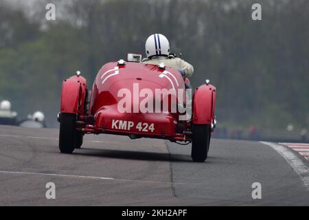 Richard Lake, Paul Alcock, Aston Martin Speed Model, il ‘Mad Jack’ per le vetture sportive pre-guerra, una gara di quarantacinque minuti per le iconiche auto pre-guerra, molti fr Foto Stock