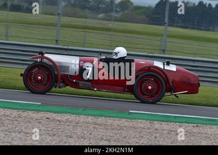 Nigel Dowding, Riley Brooklands, il “Mad Jack” per le vetture sportive pre-guerra, una gara di quarantacinque minuti per le iconiche auto pre-guerra, molte delle quali degli anni ’20 e ’30 Foto Stock