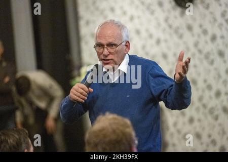 ZWARTSLUIS - Ministro Piet Adema (Agricoltura, natura e qualità alimentare) durante una riunione informativa del gruppo d'azione degli agricoltori Agractie. Durante la riunione, i membri discutono della politica del governo in materia di azoto. ANP JILMER POSTMA netherlands OUT - belgium OUT Foto Stock