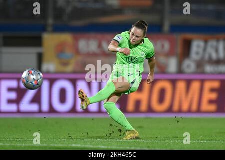 Latina, Italia. 23rd Nov 2022. Ewa Pajor di VFL Wolfsburg durante la partita di calcio della UEFA Champions League tra AS Roma e della VFL Wolfsburg allo stadio Domenico Franioni di Latina (Italia), 23th novembre 2022. Foto Andrea Staccioli/Insidefoto Credit: Insidefoto di andrea staccioli/Alamy Live News Foto Stock