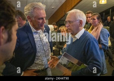 ZWARTSLUIS - Ministro Piet Adema (Agricoltura, natura e qualità alimentare) durante una riunione informativa del gruppo d'azione degli agricoltori Agractie. Durante la riunione, i membri discutono della politica del governo in materia di azoto. ANP JILMER POSTMA netherlands OUT - belgium OUT Foto Stock