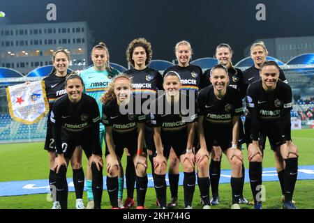 Linea di partenza di St Pollen per la partita di gruppo UEFA Womens Champions Legaue Slavia Praha contro SKN St Pollen alla Lokotrans Arena di Mlada Boleslav (Tom Seiss/ SPP) Foto Stock