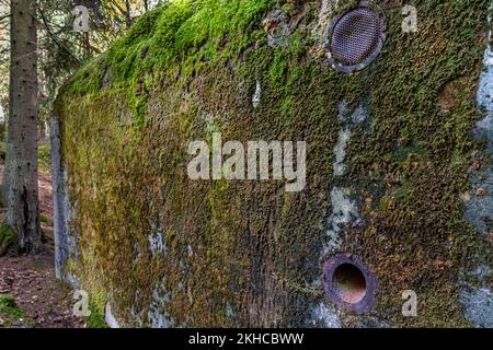 Project 668 shelter è il tipo base di shelter passivo delle linee tedesche di fortificazioni di campo, costruito in Polonia nel 1944. Foto Stock