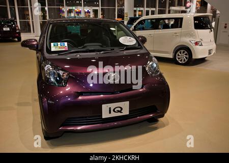 Toyota IQ Economy CAR Toyota showroom Odaiba Tokyo Japan Foto Stock