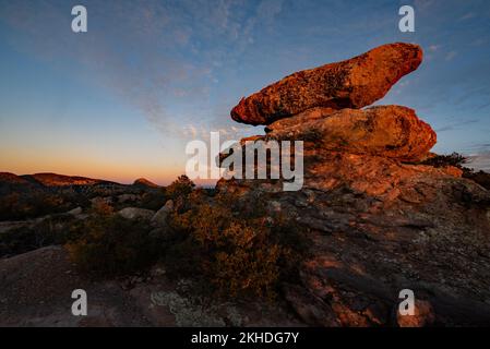 Tramonto e formazioni rocciose Foto Stock