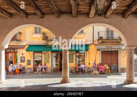 Palazotto della Comunita, Piazza Motta, Orta San Giulio, Lago d'Orta, Lago d'Orta, Piemonte, Italia, Lago d'Orta, Piemonte, Italia, Europa Foto Stock