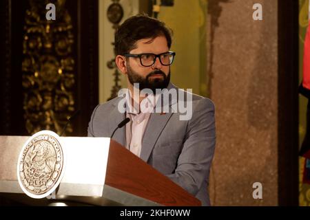 Città del Messico, Messico. 23rd Nov 2022. Il Presidente del Cile, Gabriel boric, interviene durante una conferenza informativa dopo un incontro con il Presidente messicano Lopez Obrador nel quadro della loro visita di lavoro in Messico, al Palazzo Nazionale . Il 23 novembre 2022 a Città del Messico. (Credit Image: © Luis Barron/eyepix via ZUMA Press Wire) Credit: ZUMA Press, Inc./Alamy Live News Foto Stock