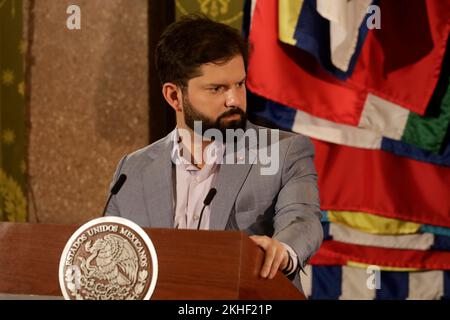 Città del Messico, Messico. 23rd Nov 2022. Il Presidente del Cile, Gabriel boric, interviene durante una conferenza informativa dopo un incontro con il Presidente messicano Lopez Obrador nel quadro della loro visita di lavoro in Messico, al Palazzo Nazionale . Il 23 novembre 2022 a Città del Messico. (Credit Image: © Luis Barron/eyepix via ZUMA Press Wire) Credit: ZUMA Press, Inc./Alamy Live News Foto Stock