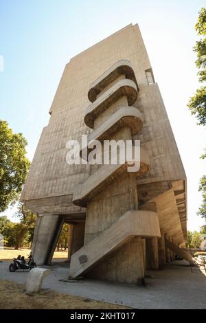 Patrimonio dell'umanità dell'UNESCO, «Cité Radieuse», (città radiosa), progettata da le Corbusier, questo, «unité d’habitation» (unità di blocco abitativo), un'architettura, concetto, gioco, con, luci, prospettive, E Colors.Apartment Complex, è stato costruito tra il 1947 e il 1952.Marseille,Marsiglia,comune in, Bouches-du-Rhône, la seconda città più grande della Francia,Marsiglia, è la prefettura del francese, dipartimento di, Bouches-du-Rhône, e, capitale, Della regione Provenza-Alpi-Côte Azzurra. Sud della Francia,Francia,francese,seconda città più grande in Francia,agosto,estate,Europa,europea, Foto Stock