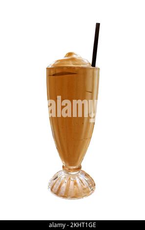 Caffè freddo appetitoso isolato su sfondo bianco Foto Stock