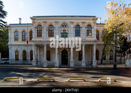 Istanbul, Turchia. 10th novembre 2022. Restaurato Dr Fuat Sezgin Istituto di Storia della Scienza in Islam Istituto, Fatih Sultan Mehmet Vakif costruire Foto Stock