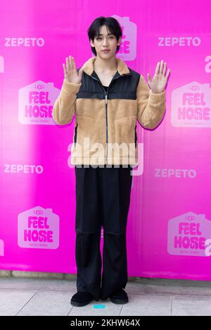 24 novembre 2022 – Seoul, Corea del Sud : Thailand VOCAL Bam Bam, membro del gruppo K-Pop Boys GOT7, partecipa a una fotocall per il lancio del Pop-up Store UggXZepeto Feel House a Seoul, Corea del Sud, il 24 novembre 2022. (Foto di: Lee Young-ho/Sipa USA) Foto Stock