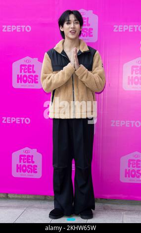 24 novembre 2022 – Seoul, Corea del Sud : Thailand VOCAL Bam Bam, membro del gruppo K-Pop Boys GOT7, partecipa a una fotocall per il lancio del Pop-up Store UggXZepeto Feel House a Seoul, Corea del Sud, il 24 novembre 2022. (Foto di: Lee Young-ho/Sipa USA) Foto Stock