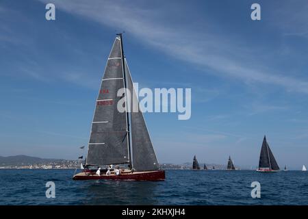 Barche a vela che regano per Voiles de Saint-Tropez, in Costa Azzurra, Francia, Europa. Foto Stock
