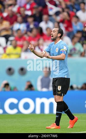 Al Rayyan, Qatar. 24th Nov 2022. Diego Godin dell'Uruguay reagisce durante la partita del Gruppo H tra Uruguay e Corea del Sud alla Coppa del mondo FIFA 2022 allo stadio Education City di al Rayyan, Qatar, 24 novembre 2022. Credit: Zheng Huansong/Xinhua/Alamy Live News Foto Stock