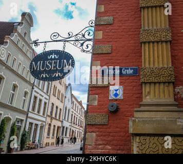 Wismar, Meclemburgo-Vorpommern, Germania - Museo storico della città Schabbellhaus, città vecchia ristrutturata della città anseatica di Wismar, restaurato colorato hou Foto Stock