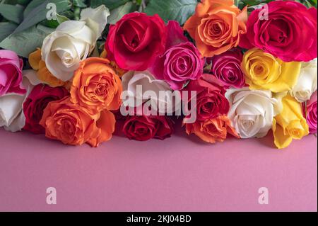 Mazzo di rose colorate Foto Stock