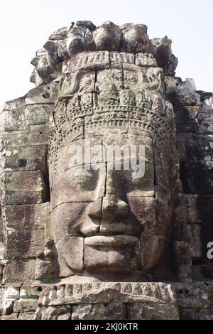 Faccia del re Jayavarman VII (bassorilievo), tempio di Bayon, Angkor Thom, Siem Reap, Cambogia. Foto Stock