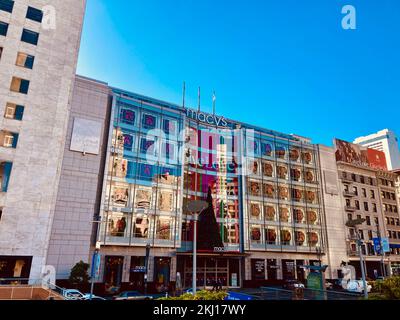 L'esterno dei colorati grandi magazzini Macy's a San Francisco, California Foto Stock