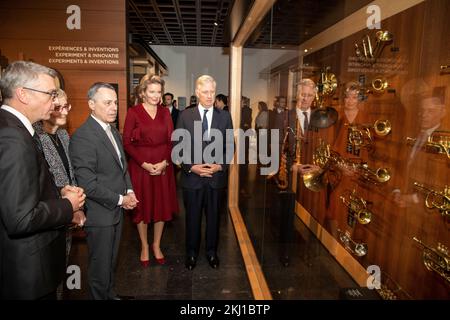 Il presidente della Svizzera Ignazio Cassis e sua moglie Paola Rodoni Cassis (2L), la regina Mathilde del Belgio e il re Filippo - Filip del Belgio hanno fatto foto durante una visita regale al Museo degli strumenti musicali giovedì 24 novembre 2022, a Bruxelles. La visita è organizzata nel corso di una visita ufficiale di Stato del Presidente della Confederazione. FOTO DI BELGA NICOLAS MAETERLINCK Credit: Belga News Agency/Alamy Live News Foto Stock