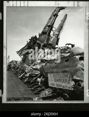 Progetto 18 - attività di test Operation Crossroads (Bikini). Danni al montante USS Skate. Fotografie di Atmospheric Nuclear Testing a Pacific Island e Nevada Test Sites. Foto Stock