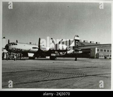 Progetto 18 - attività di test Operation Crossroads (Bikini). B-29 Bomb drop Aircraft. Fotografie di Atmospheric Nuclear Testing a Pacific Island e Nevada Test Sites. Foto Stock