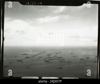 Progetto 18 - attività di test Operation Crossroads (Bikini). Array di bersagli in grado di Bikini Lagoon. Fotografie di Atmospheric Nuclear Testing a Pacific Island e Nevada Test Sites. Foto Stock