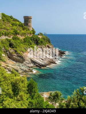 Bellissimo paesaggio con la Torra di l'Osse. Capo Corse, Corsica, Francia. Foto Stock