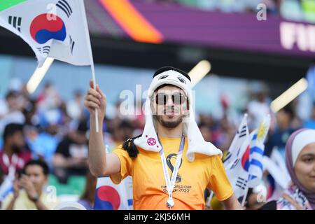 Al Rayyan, Qatar. 24th Nov 2022. Tifosi Calcio : Coppa del mondo FIFA Qatar 2022 Gruppo H partita tra Uruguay 0-0 Corea del Sud allo Stadio Education City di al Rayyan, Qatar . Credit: Naoki Morita/AFLO SPORT/Alamy Live News Foto Stock