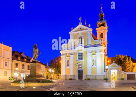 Gyor, Ungheria. Chiesa Carmelitana nel centro storico di Gyor. Foto Stock