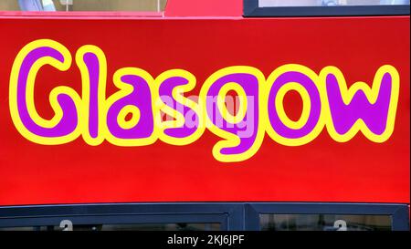 Vicino all'insegna dell'autobus turistico della città di Glasgow Foto Stock