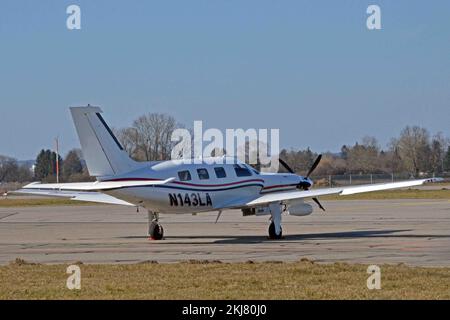 Germania, Baviera, Augusta: N143LA Piper PA.46-350 Malibu Mirage (c/n 4636459). Foto Stock