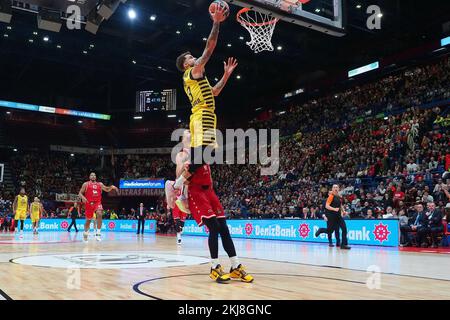 Milano, Italia. 24th Nov 2022. Forum di Assago, Milano, Italia, 24 novembre 2022, MACCHINA FOTOGRAFICA DIGITALE OLYMPUS Nel corso del EA7 Emporio Armani Milano vs Fenerbahce Beko - Basketball Campionato Eurolega Credit: Live Media Publishing Group/Alamy Live News Foto Stock