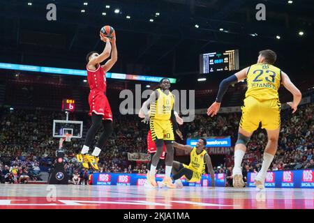 Milano, Italia. 24th Nov 2022. LA FOTOCAMERA DIGITALE OLYMPUS nel corso del EA7 Emporio Armani Milano vs Fenerbahce Beko, Basketball Eurolega Championship a Milano, novembre 24 2022 Credit: Independent Photo Agency/Alamy Live News Foto Stock