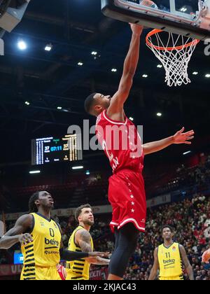 Milano, Italia. 24th Nov 2022. LA FOTOCAMERA DIGITALE OLYMPUS nel corso del EA7 Emporio Armani Milano vs Fenerbahce Beko, Basketball Eurolega Championship a Milano, novembre 24 2022 Credit: Independent Photo Agency/Alamy Live News Foto Stock