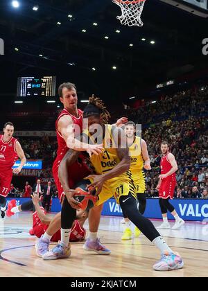 Milano, Italia. 24th Nov 2022. Forum di Assago, Milano, Italia, 24 novembre 2022, MACCHINA FOTOGRAFICA DIGITALE OLYMPUS Nel corso del EA7 Emporio Armani Milano vs Fenerbahce Beko - Basketball Campionato Eurolega Credit: Live Media Publishing Group/Alamy Live News Foto Stock