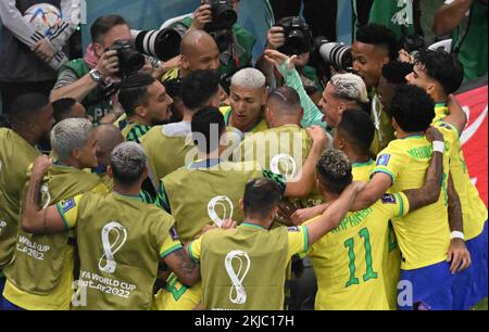 DOHA, Qatar. , . Danilo 2, Thiago Silva 3, Marquinhos 4, Alex Sandro 6, Raphinha 11, Lucas Paqueta 7, Casemiro 5, Neymar 10, Vinicius Junior 20, Richarlison 9 Credit: SPP Sport Press Photo. /Alamy Live News Foto Stock