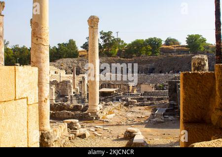 6 novembre 2022 scavi nell'antico anfiteatro del Parco Nazionale Beth Shean, vicino al Monte Gilboa, il luogo di morte del re Saul d'Israele Foto Stock