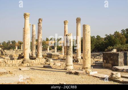 6 novembre 2022 un antico tempio nelle rovine romane del Parco Nazionale Beth Shean, vicino al Monte Gilboa, il luogo della morte del re Saul d'Israele Foto Stock