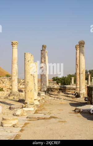 6 novembre 2022 un antico tempio nelle rovine romane del Parco Nazionale Beth Shean, vicino al Monte Gilboa, il luogo della morte del re Saul d'Israele Foto Stock