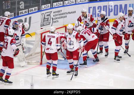 San Pietroburgo, Russia. 24th Nov 2022. Giocatori del Lokomotiv Hockey Club visti in azione durante il Leage di Hockey Kontinental, stagione regolare KHL 2022 - 2023 tra SKA San Pietroburgo e Lokomotiv Yaroslavl al Palazzo degli Sport di ghiaccio.(punteggio finale; SKA San Pietroburgo 1:2 Lokomotiv Yaroslavl) Credit: SOPA Images Limited/Alamy Live News Foto Stock